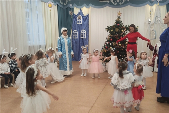 Новогодний праздник группы "Капельки"