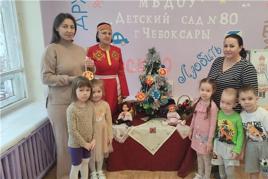  Мастер-класс с родителями "Новогодняя игрушка с чувашским символом".