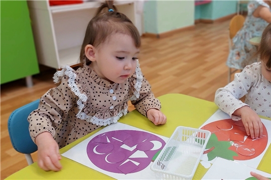 Игры по сенсорному развитию в группе "Капельки".