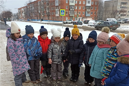 Осторожно - на дороге люк!