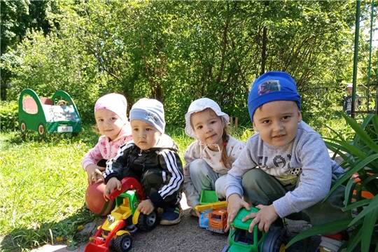 Знакомство малышей с транспортом
