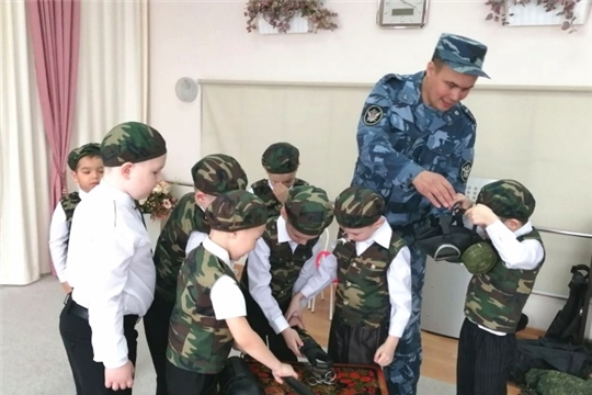 "Мы солдаты - бравые ребята!"