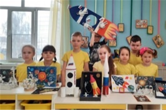 Выставка детско-родительских работ «Космос»