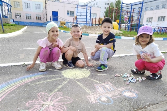 Конкурс рисунков на асфальте