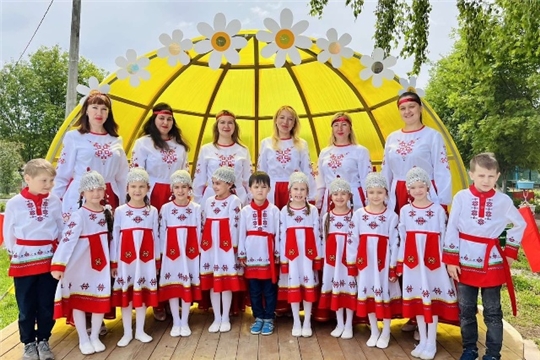 Дефиле чувашских костюмов