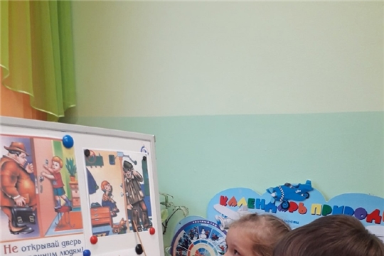 За закрытой дверью