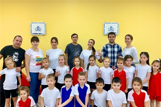 Семейная зарядка с элементами фитнес-аэробики
