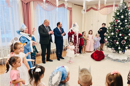 Волшебная елка вместе с депутатами 