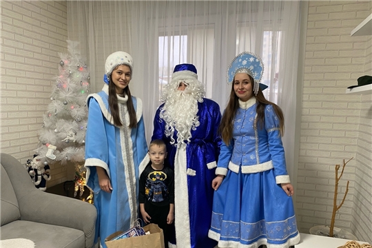 Новогоднее поздравление семей в ТЖС