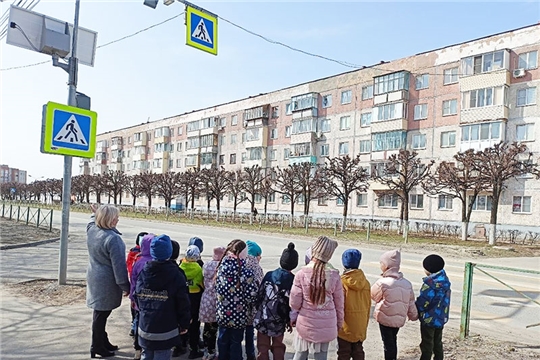 Познавательная экскурсия к регулируемым светофорам, перекресткам и пешеходным переходам