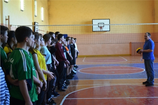 Соревнование по волейболу среди школьников в Шемуршинском районе