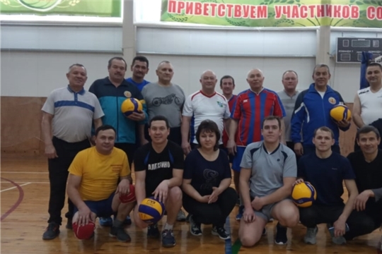 Новогодняя товарищеская встреча по волейболу среди руководителей предприятий и организаций Вурнарского района
