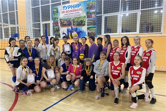 В Доме спорта п. Урмары прошел открытый турнир по волейболу среди женских команд памяти председателя Совета Урмарского райпо С.Н. Харитонова