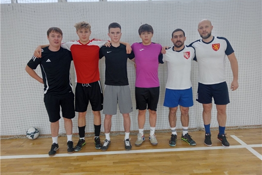 24 ноября с. г. в спортзале АУ ФСК "Восток" проводились игры очередного тура конкурса среди жителей города Чебоксары по массовому мини-футболу "Футбол - игра народная" 3-его дивизиона.