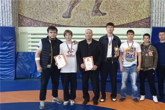 Открытый турнир по спортивной борьбе памяти выдающихся борцов Чувашской Республики