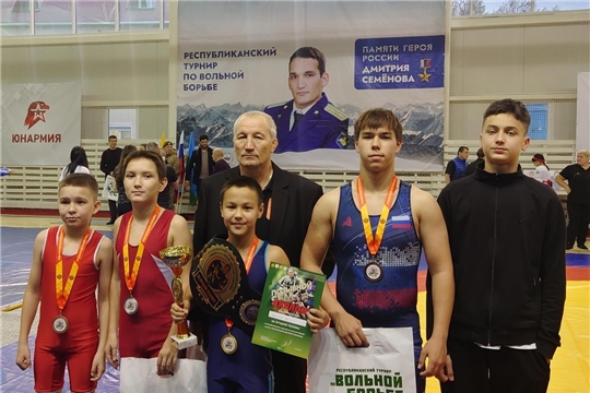 Республиканские соревнования по спортивной борьбе памяти Д. Семенова