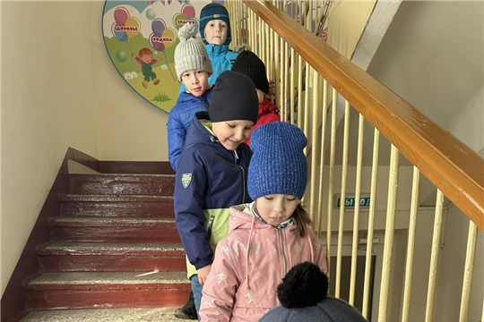 Безопасный спуск по лестницам