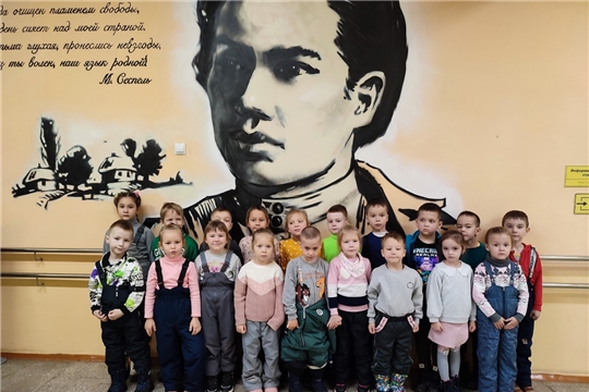 По родному краю с рюкзаком шагаю