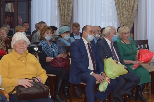 В Центральной районной библиотеке состоялась презентация поэтического сборника Лады Шалахмановой-Кушниковской «С легкого дуновения ветерка рождается стих»