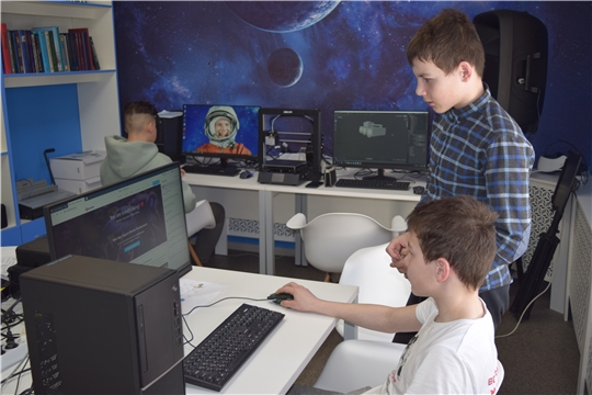 В МедиаLab лаборатории при центральной районной библиотеке Мариинско-Посадского района участники старшей группы кружка стали изучать программу 3D моделирования Blender.