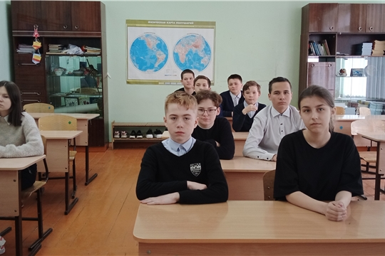 В рамках повышения финансовой грамотности библиотекари Центральной районной библиотеки для учащихся 7 класса МБОУ «ООШ» провели беседу-обсуждение под названием «Разговор о карманных деньгах»
