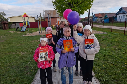 "Книжный марш Победы" прошел в д. Сутчево