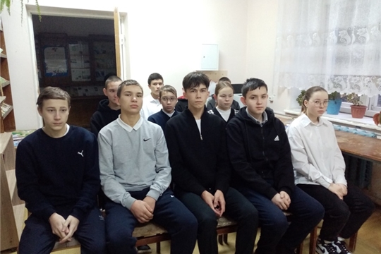 Краеведческий час «Кӑвар чӗреллӗ поэт» в Первочурашевской сельской библиотеке