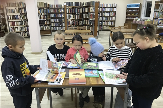 Книжная выставка «Книжные новинки» в Приволжской городской библиотеке