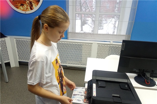 Участники лаборатории МедиаLab, создали и выпустили памятные календари, на которых изображена картина Н.В. Овчинникова, посвященная одному из лучших творений М. Сеспеля «К морю».