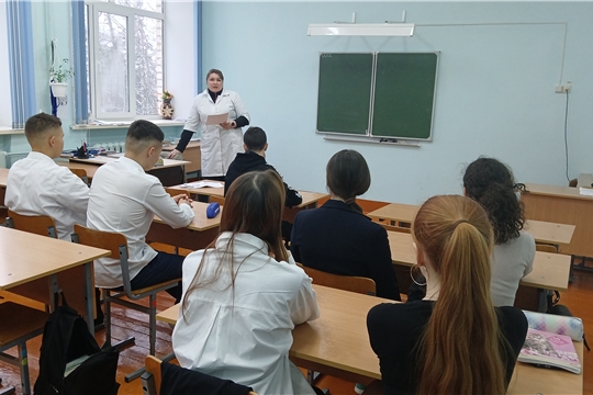 Эльбарусовская сельская библиотека провела профилактическую беседу «Бояться не нужно, нужно знать»