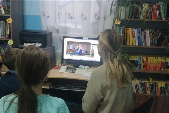 Тематический час «Волонтер – это звучит гордо» в Эльбарусовской сельской библиотеке