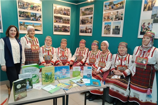 В рамках концертной программы Всероссийского эколого-просветительского проекта «Семейный лес» Центральная районная библиотека организовала выставка-просмотр  «На красивой и чистой планете».