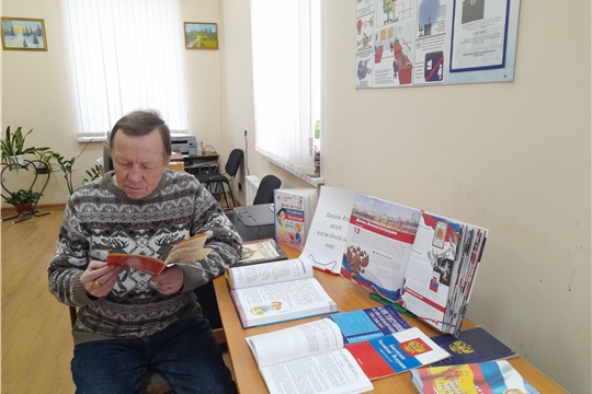 В Сутчевской сельской библиотеке представлена тематическая выставка книг «Закон для всех и каждого»