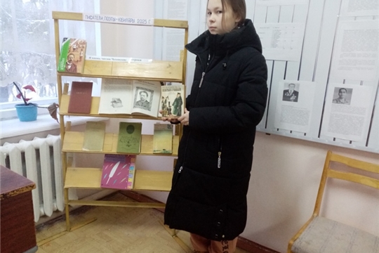 Обзор книжной выставки «Я вновь читаю Чеховские строки» в Первочурашевской сельской библиотеке