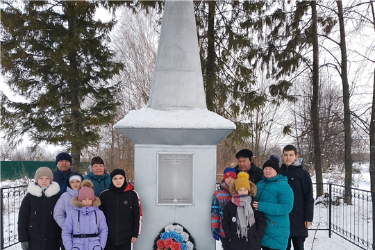 Торжественная церемония возложения венков к памятнику погибшим в боях в Великой Отечественной войне