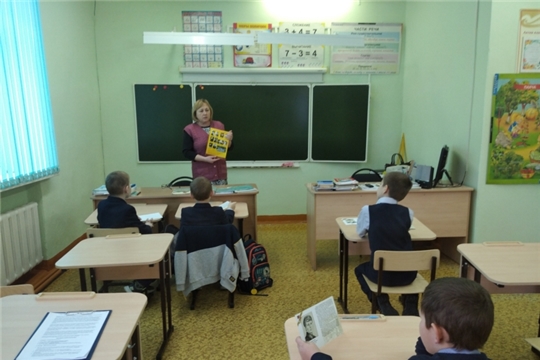 Патриотический урок «Героев помним имена» в Тойгильдинской сельской библиотеке
