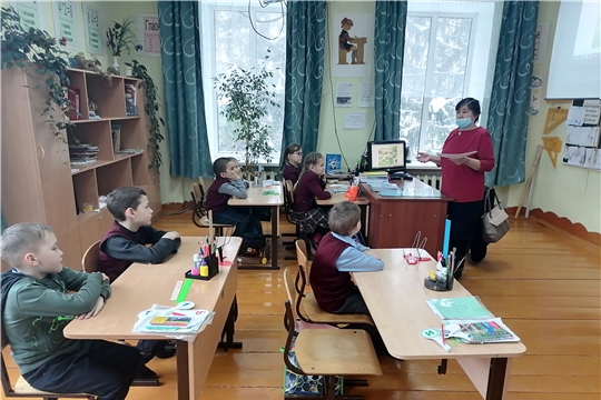 Познавательный час "Безопасный и полезный интернет" в Анаткасинской сельской библиотеке