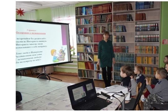 Познавательная беседа "Безопасность цифрового детства" в Адабайской библиотеке