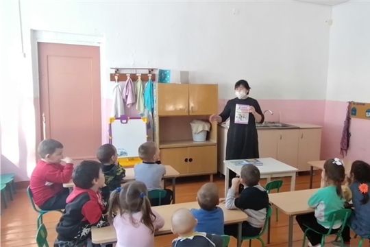 Беседа-обзор "Здравствуй, новая книга!" в Анаткасинской сельской библиотеке