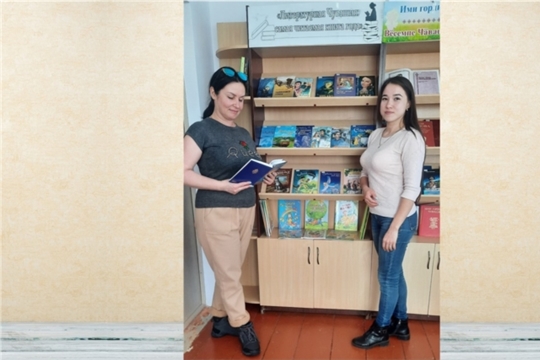 Книжная выставка «Литературная Чувашия: самая читаемая книга года» в Б.Карачкинской СБ