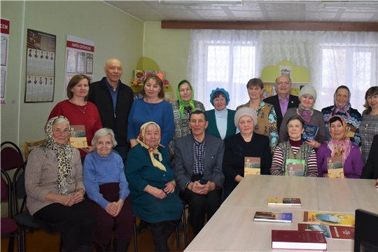 В Кадикасинской сельской библиотеке состоялась презентация книги «К истории просвещения в Моргаушском районе: учитель Георгий Ефремов», посвященная к 100-летию Калайкасинской школы