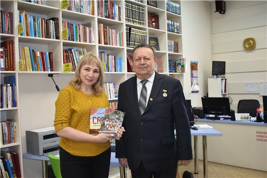 Большесундырскую сельскую библиотеку посетил известный писатель Э. И. Патмар