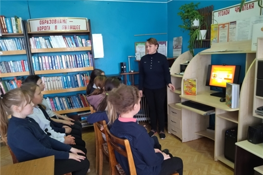 Час краеведения «Символы на фоне истории» в Юнгинской сельской библиотеке