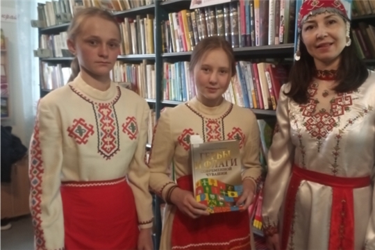 Познавательный час «Гербы и флаги современной Чувашии» в Москакасинской сельской библиотеке