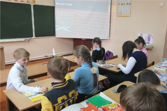 Урок мужества "Спасибо за Победу" в Шомиковской сельской библиотеке.