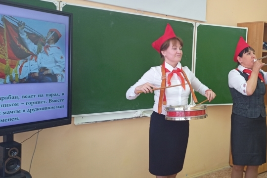 Патриотический час «Мое пионерское детство» в Юськасинской библиотеке