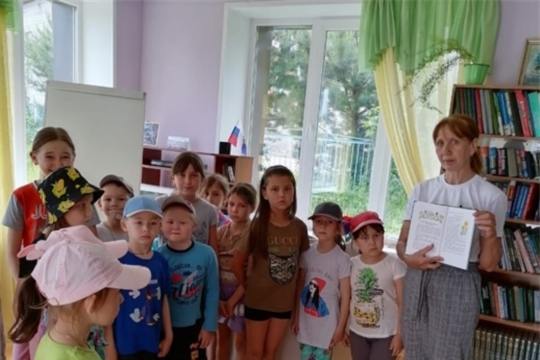 "Путешествие в мир цветов" час экологии в Сыбайкасинской библиотеке