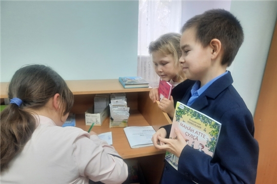 Дублер-шоу «Библиотекарь на час» в Б.Карачкинской с/б