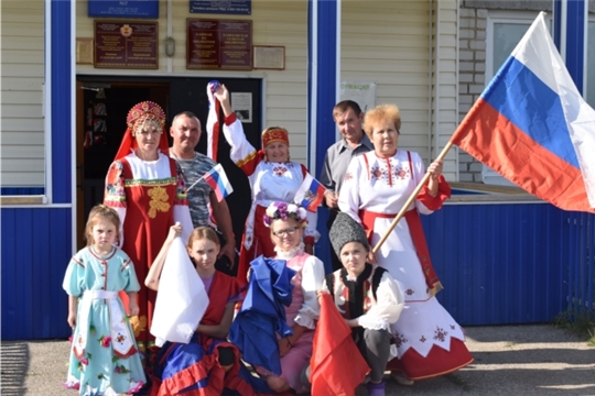 Час знаний «Три цвета красками сияют», посвященный Дню Российского Флага в Кашмашской сельской библиотеке
