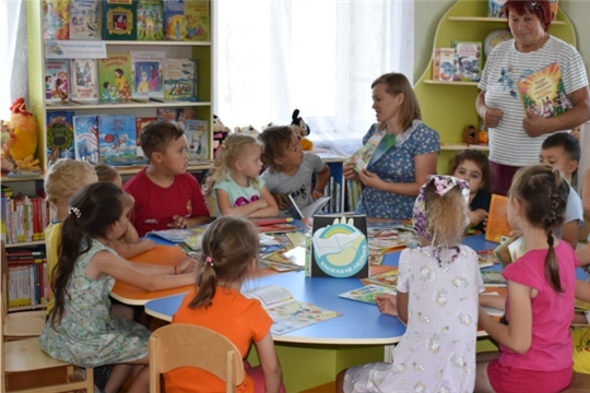 Кадикасинская сельская библиотека приняла участие в акции «Книжка на ладошке»